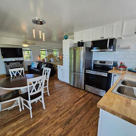 Madison Tree-Top Lake-Front Cottage מראה חיצוני תמונה