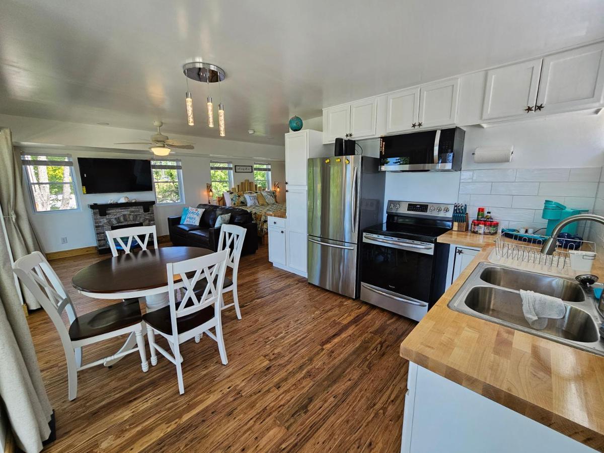 Madison Tree-Top Lake-Front Cottage מראה חיצוני תמונה